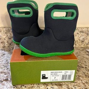 Baby Bogs size 7. Gently used Navy/Green